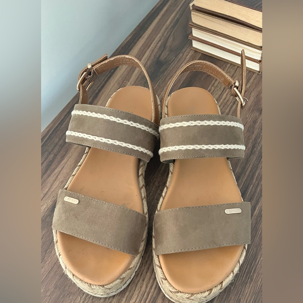 Espirit Platform Sandals